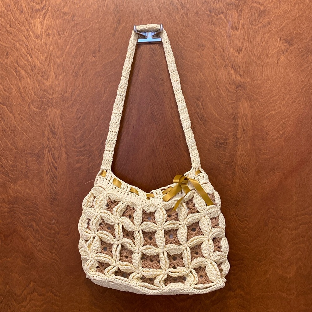 Straw shoulder bag